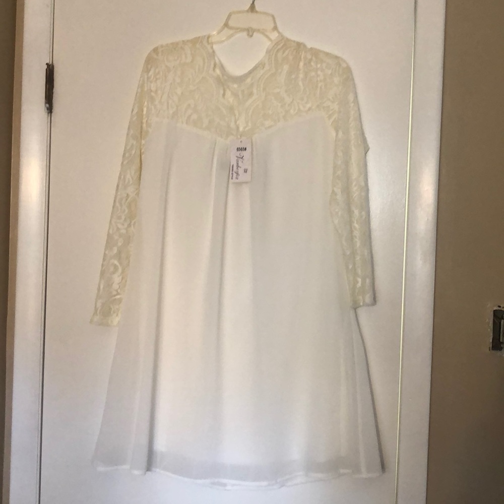 White lace neck and sleeve flowy dress